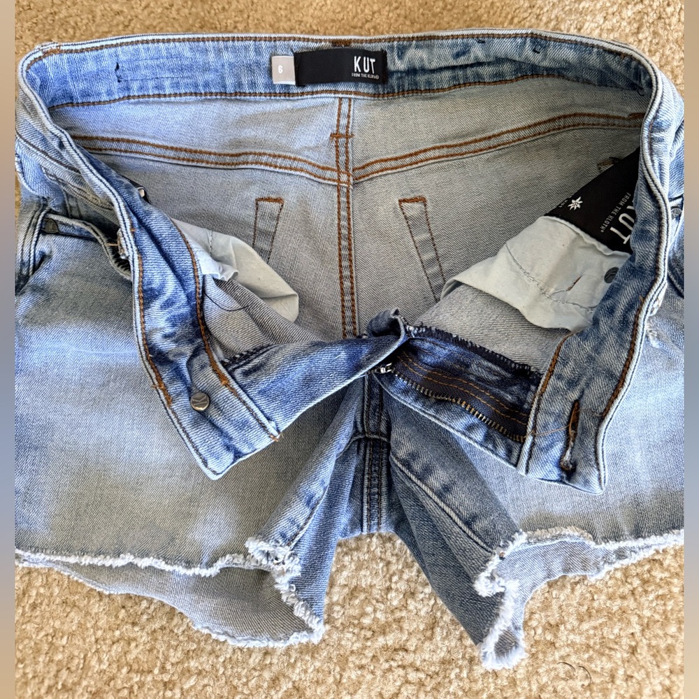 Kut from the Kloth Women's Frayed Hem Jean Shorts - Light Blue - Picture 3 of 6